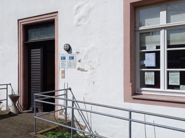 Anlaufpunkt für Ratsuchende: Das Sprachcafé im Palais Schieder. - © Caritas