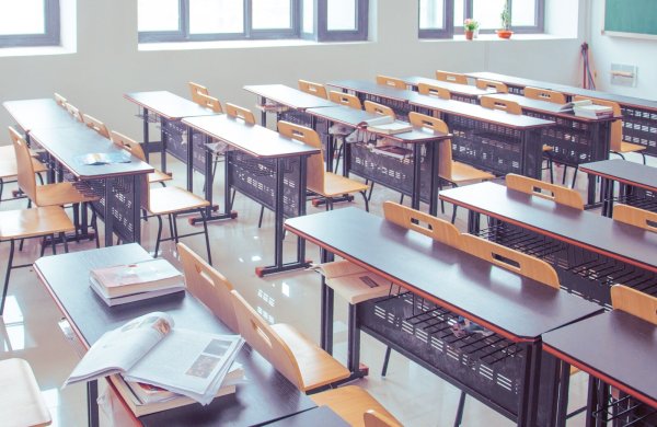 Geschafft: 88 KRG-Schüler haben die Schulbänke hinter sich gelassen. - © Symbolbild: Pixabay