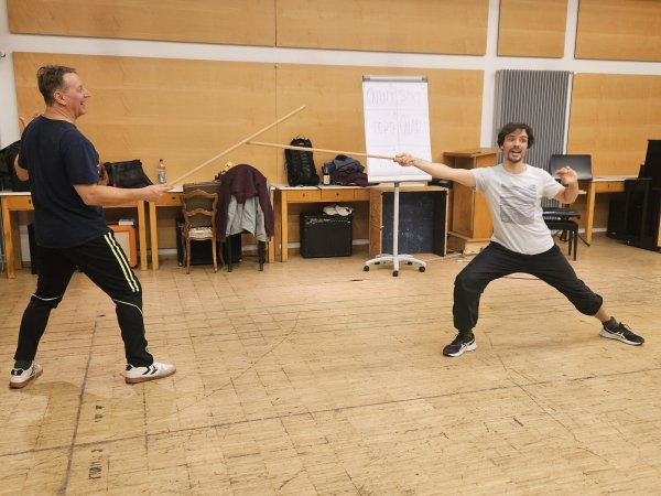 Patrick Hellenbrand (links) und Sebastian Zumpe wissen, wie man den Besen - äh Degen - richtig einsetzt. - © Janet König