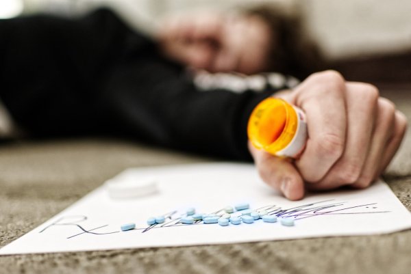 Immer wieder sterben Menschen aufgrund ihres Betäubungsmittel-Konsums. Doch auffällig ist laut Polizei, dass bei Medikamentenmissbrauch vor allem Jugendliche und junge Erwachsene betroffen sind. - © Symbolbild: Pixabay