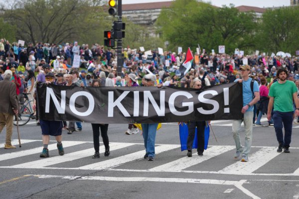 Klare Aussage: Die Demonstranten in Washington wollen keinen amerikanischen König - © Imago Images