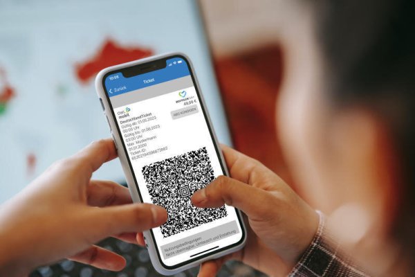 Läuft gut an: Das Deutschlandticket, hier in der App der OWL Mobil App. - © dpa