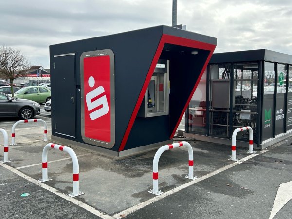 Der neue Pavillon der Sparkasse Lemgo am Marktkauf wurde vergangene Woche in Betrieb genommen. Ähnlich könnten auch die anderen Pavillons in den Ortsteilen aussehen, aus denen sich das Bankinstitut aus Wohnhäusern zurückzieht. - © Sparkasse Lemgo