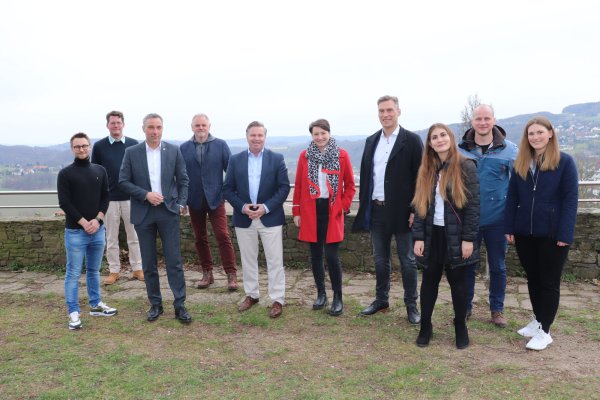 Vereint für Leader im Einsatz, Bürgermeister und Mitarbeiter der Kommunen (v.l.n.r.): Jan Herrendörfer, Christian Meinardus, Dirk Tolkemitt, Michael Fißmer, Tim Kähler, Franziska Hildebrand, Rocco Wilken, Nicole Schweizer, Martin Sommerfeld und Pauline Heine - © Stadt Bad Salzuflen