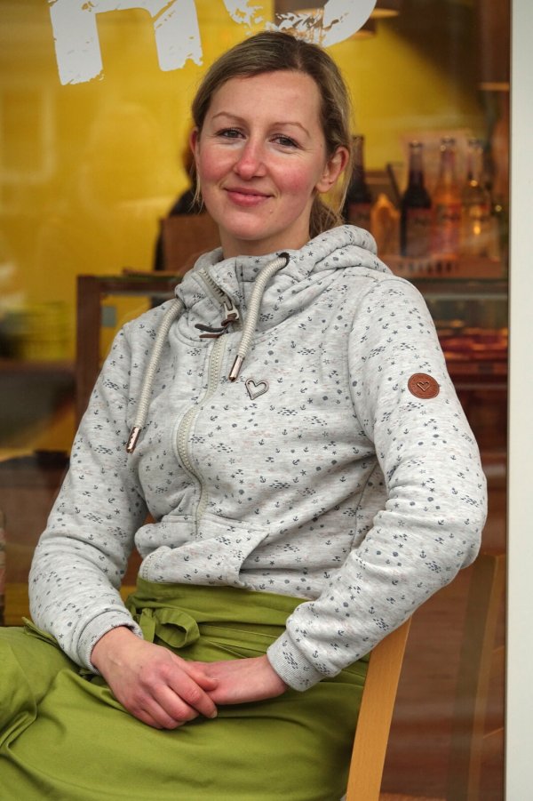 Seit einem Jahr die Chefin im Schiederaner „Schrot & Korn": Sarah Schuldais. - © Axel Bürger