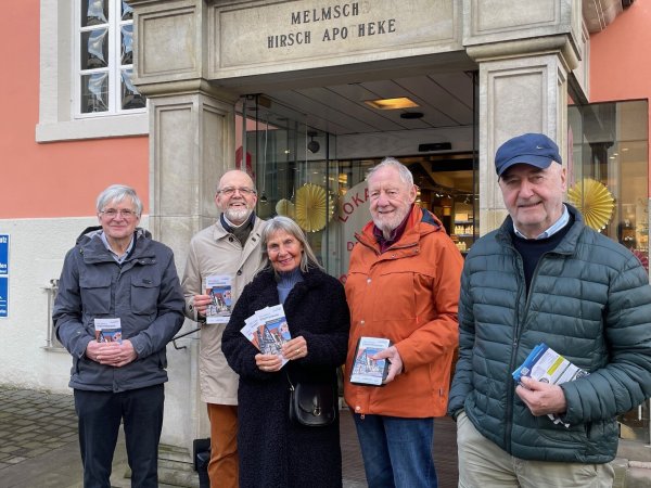 Die Stadtführer Manfred Kleß (von links), Winfried Aukamp, Heidrun Bungard, Wilfried Kohlmeyer und Horst Biere kennen sich in der Bergstadt bestens aus. Trotzdem hat jeder von ihnen noch ein besonderes Spezialgebiet. - © Stadt Oerlinghausen