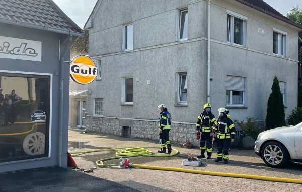 Die Feuerwehr hatte den Brand in einer Elektrounterverteilung in Pivitsheide schnell unter Kontrolle. - © Feuerwehr Detmold