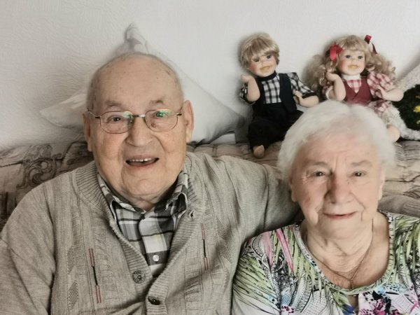 Feiern heute ihre Eiserne Hochzeit: Heinz und Maria Kopka aus Alverdissen. - © Sylvia Frevert