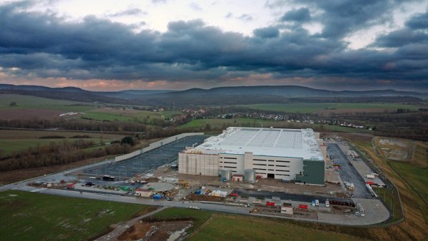Noch bevor die Arbeiten am Logistikzentrum in Belle abgeschlossen waren, suchte Amazon kräftig nach Mitarbeitern. - © Archivfoto: Nicole Ellerbrake