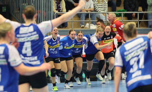 Auf geht’s zum Pokal-Final-Four. Mit dem Schlusspfiff kennt der Jubel bei der HSG Blomberg-Lippe keine Grenzen. - © Paul Cohen