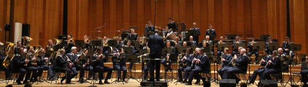 Das Luftwaffenmusikkorps Münster sorgt in der Konzerthalle für einen musikalischen Abend voller Glanz und Emotionen. - © Andreas Duderstedt