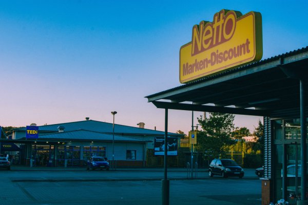 Die Verkaufsflächen des Sonderpostenmarktes sowie des Discounters an der Friedrich-Ebert-Straße sollen ausgeweitet werden. - © Raphael Bartling