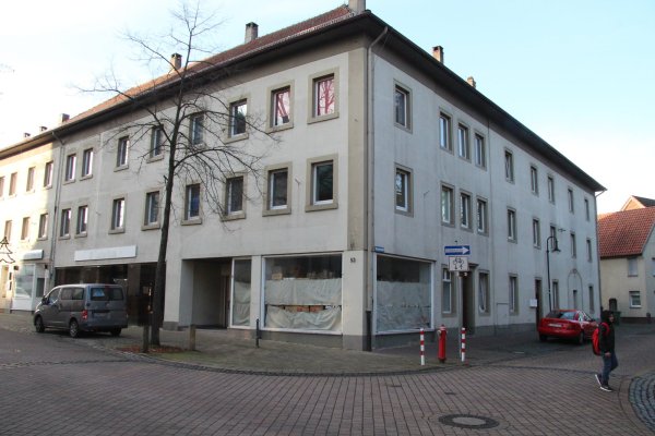 Das Sünkler-Geise-Haus an der Ecke Mittel- und Burgstraße kann die Bürgerdialog-AG Immobilien sich gut als Beherbergungsbetrieb vorstellen. Im westlichen Eingangsbereich zur Altstadt Horn gelegen, sieht sie das Gebäude als einen Eckpfeiler der Quartiersentwicklung. - © Dieter Asbrock