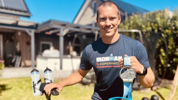 Sebastian Olbrich aus Halle hat in Dänemark seinen ersten Triathlon beendet. Weil er ein Mann der Extreme ist, ging dieser direkt über die Ironman-Distanz. - © Dennis Bleck