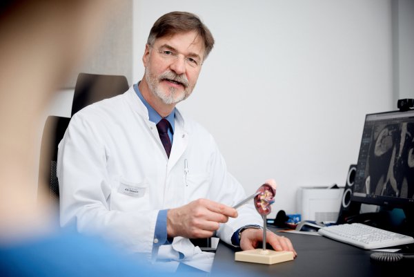 Prof. Dr. Karl-Dietrich Sievert, Chefarzt der Klinik für Urologie und Leiter des Uroonkologischen Zentrums Lippe. - © Klinikum Lippe