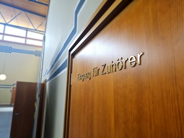 Auch am Fortsetzungstermin kann der Prozess gegen einen Erzieher (34) aus Dörentrup nicht beendet werden, da ein Zeuge krank ist. - © Janet König