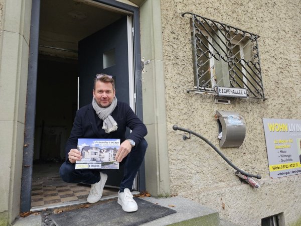 Stefan Sudhölter baut die Villa an der Eichenallee 4 komplett um. Es wird auch einen modernen Anbau geben. Insgesamt 10 Wohnungen sind geplant. - © Astrid Sewing