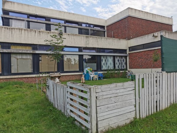 Die ehemalige Pestalozzi-Schule: ein Investor hat große Pläne mit dem gesamten Areal. Bislang ist jedoch noch kein Kaufvertrag mit der Gemeinde Extertal geschlossen worden. - © Sylvia Frevert(LZ)