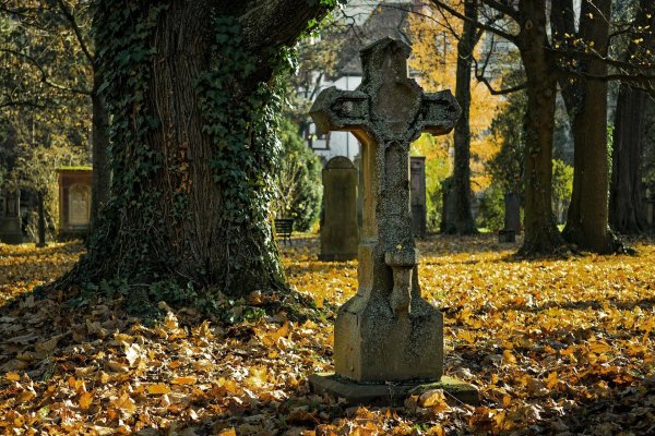Grabsteine müssen in Extertal von Angehörigen kontrolliert werden. - © Symbolfoto: Pixabay