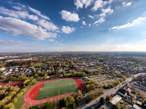Das vor gut 40 Jahren errichtete Schul- und Sportzentrum Aspe aus der Vogelperspektive. - © Torben Gocke