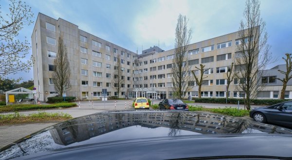 Rund um das Klinikum Rosenhöhe herrscht oft Parkplatz-Knappheit. Ein Krimineller scheint das für seine Zwecke auszunutzen. - © Andreas Zobe