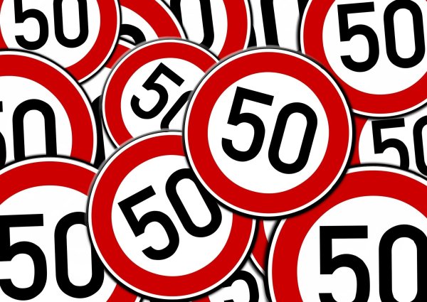 Auf der Ostwestfalenstraße gilt abschnittsweise ab sofort Tempo 50. - © Symbolbild: Pixabay
