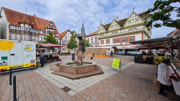 Zuletzt war auf dem Blomberger Wochenmarkt nicht mehr viel los. Das soll sich nun ändern. - © Archivfoto: Marianne Schwarzer