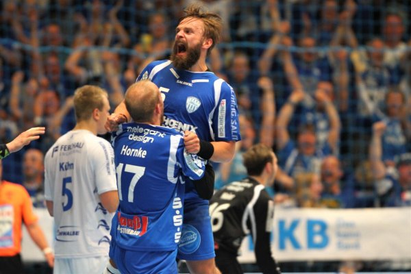 Der Moment der Erlösung: Der sonst so besonnene Andrej Kogut war nach der Last-Minute-Rettung gegen den VfL Gummersbach kaum noch einzufangen. Foto: Jörg Hagemann - © Jörg Hagemann