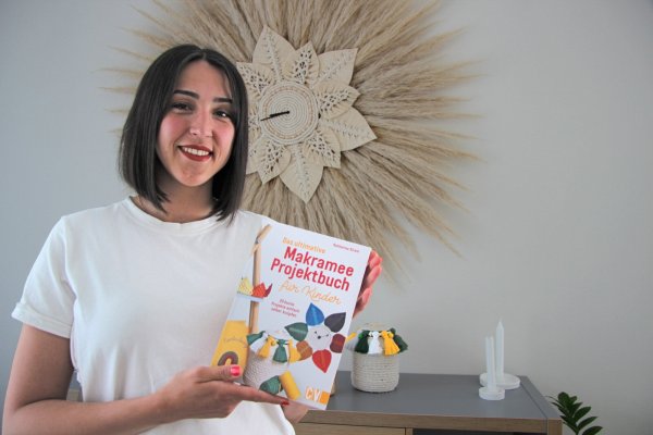 Katharina Eirich freut sich auf viele Interessierte, die am 10. Juni bei Thalia mit mir knoten wollen. Auch Online-Workshops sind möglich. - © Katrin Kantelberg