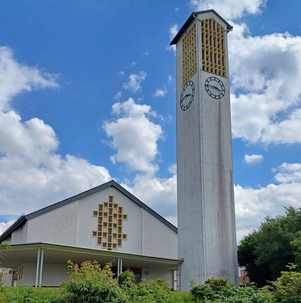 Der Glockenturm der ev.-ref- Kirche in Schieder muss dringend saniert werden. - © Ev.-ref. Kirche Schieder