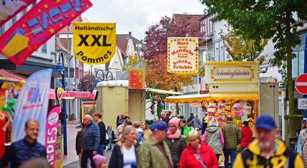 Kirmes, Flohmarkt und verkaufsoffenem Sonntag locken nach Lage. - © Nicole Ellerbrake