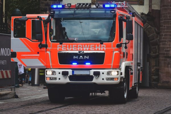 Die Polizei sucht Zeugen für eine Brandstiftung - © Symbolbild: Pixabay