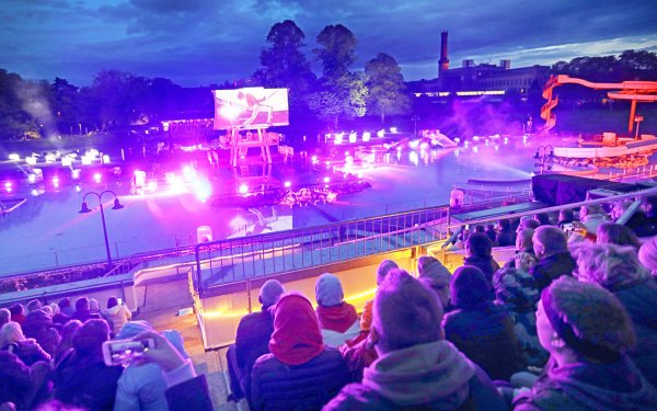 Die Lichtshow im Wiesenbad zählt zu einem der Highlights. - © Bielefeld Marketing/ Sarah Jonek