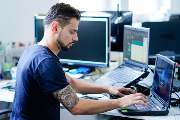 Die Ausbildung zum Fachinformatiker ist in OWL aktuell der beliebteste Ausbildungsberuf. - © picture alliance/dpa
