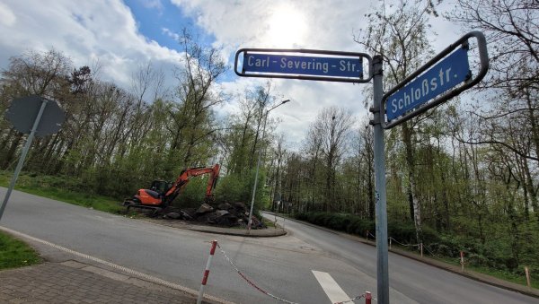 Im Randbereich des Sportplatzes Hunnebrock könnte tief in der Erde eine Bombe aus dem zweiten Weltkrieg liegen. - © Gerald Dunkel