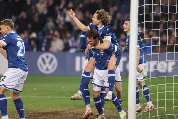 Beim 3:1-Erfolg gegen Bundesligist SC Freiburg bebte die Alm. Mael Corboz (oben) und Christopher Lannert können gegen Bremen das nächste Highlight folgen lassen. - © Oliver Krato