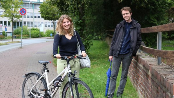 Lilli Malcher ist Vorsitzende der neu gegründeten Jusos in der Kurstadt - Julian Ramhorst ihr Stellvertreter. Besser ausgebaute Fahrradwege sind ihnen unter anderem ein Anliegen. - © Alexandra Schaller