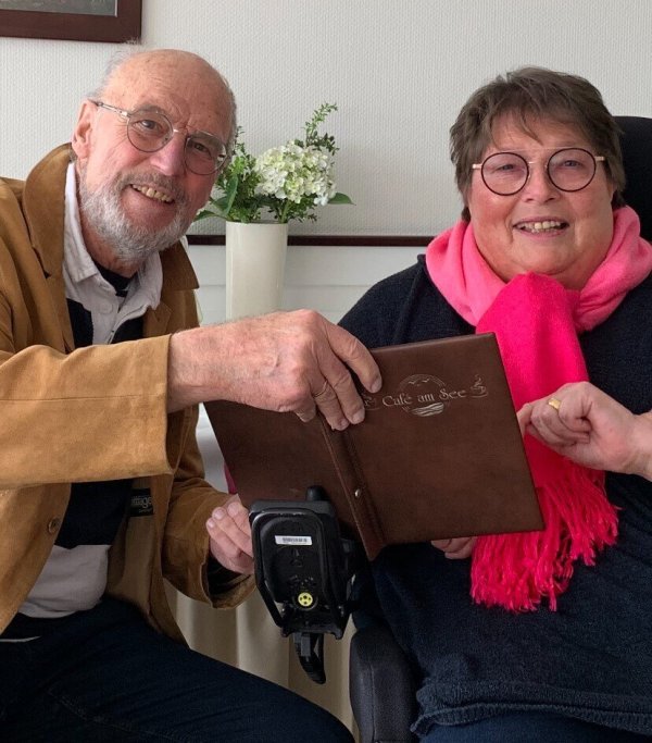 Günter Till und Marianne Sieweke wollen die Barrierefreiheit in Horn-Bad Meinberg voranbringen. - © Bildrechte: Günter Till