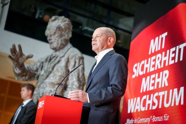 Bundeskanzler Olaf Scholz (SPD) muss sich zum Jahresauftakt gegen ein Gerücht verteidigen. - © Kay Nietfeld/dpa