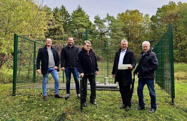 Die Horn-Bad Meinberger CDU möchte, dass eine Nutzung der Solequelle mittels einer Wärmepumpe geprüft wird. Im Bild von links: Mario Arlt, Christoph Silbermann, Otto Adam, Jens Gnisa und Hartwig Stork. - © CDU Horn-Bad Meinberg