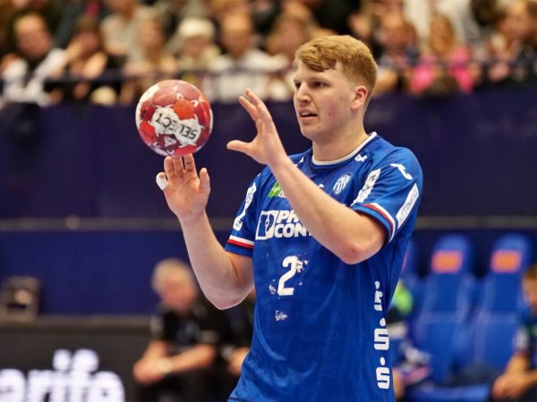 Lukas Hutecek zieht die Bundesliga-Bälle an. Foto: Jörg Hagemann - © Jörg Hagemann