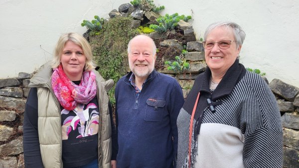 Kristine Fromme (Hauptamtliche Mitarbeiterin und Teamleiterin, von links), Jobst Flörkemeier (Vorsitzender) und Christiane Steinmetz (Vorstandsmitglied) berichten über die Aufgaben von "Pro Regio" in Bad Salzuflen. - © Freya Köhring