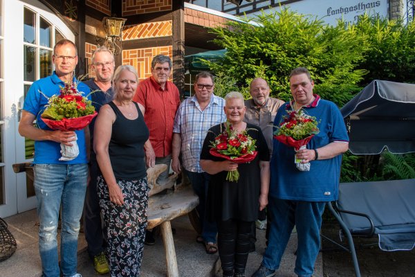 Neue SPD-Spitze: Sascha Beine, Friedhelm Morawietz, Sabine Beine, Joachim Giesler, Achim Schulz, Anke Krüger und Thomas Janssen (von links), mit Rainer Brinkmann (Zweiter von rechts). - © SPD HBM