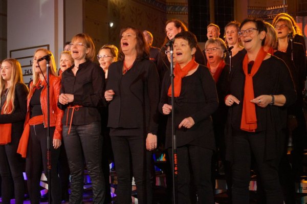 Der Gospelchor "B-Joy!" aus Barntrup. - © Jan Christian Pinsch