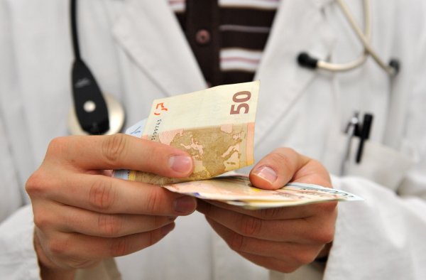 Für Hausärzte gibt es finanzielle Anreize, sich in Lage niederzulassen. Die Kassenärztliche Vereinigung Westfalen-Lippe hat bislang 16 Förderungen gewährt. - © picture alliance / dpa