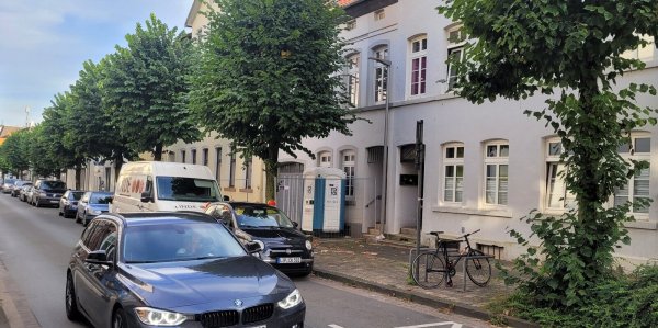 Vor der Echternstraße 69 sollen 5 Fahrradboxen aufgestellt werden. Ein weitere Standort in der Innenstadt wird noch gesucht. - © Katrin Kantelberg