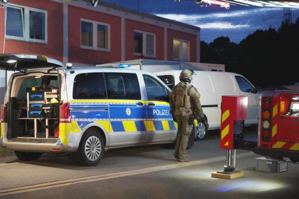 Die lippische Polizei hat am Montagabend Unterstützung vom SEK bekommen, das nach Blomberg ausrückte. - © Freitag Mediengruppe