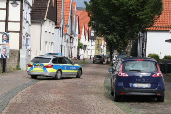 Die Polizei allein kann für Nachtruhe und Ordnung in der Altstadt Horn nicht sorgen. Die Stadt sucht nun Verstärkung für den Ordnungsdienst, um verstärkt in den neuralgischen Bereichen patroullieren und bei Fehlverhalten eingreifen zu können. - © Dieter Asbrock