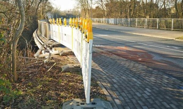 Hier stürzte der Hyundai in die Tiefe. - © Freitag TV
