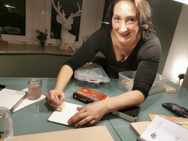 Entdeckte nach einer Krise die Kunsttherapie und ließ sich zertifizieren: Innana Gräfin Stolberg-Wernigerode eröffnet am 1. November in Bega ein Atelier für Kunsttherapie. - © Sylvia Frevert